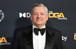 O co-CEO da Netflix, Ted Sarandos, acusa a Paramount de ‘inundar a zona’ para confundir os acionistas Há uma resistência popular crescente em Hollywood à aquisição da Warner Bros. pela Netflix (Christopher Smith para TheWrap)