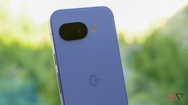 Google Pixel 9a em mãos