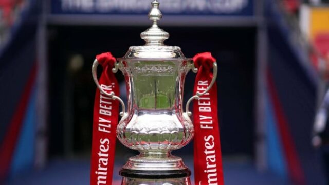 O conto de fadas da FA Cup de Macclesfield e O conto de fadas da FA Cup de Macclesfield e do irmão mais novo de Wayne Rooney termina