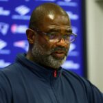 Coordenador defensivo do Patriots, Terrell Williams.