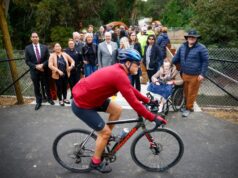 O défice orçamental projectado para Los Gatos é agora um excedente O défice orçamental projectado para Los Gatos é agora um excedente