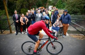 O défice orçamental projectado para Los Gatos é agora um excedente O défice orçamental projectado para Los Gatos é agora um excedente