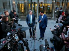 O deputado americano Ro Khanna recua quatro dos seis nomes que ele admite não estarem ligados a Epstein O deputado americano Ro Khanna recua quatro dos seis nomes que ele admite não estarem ligados a Epstein