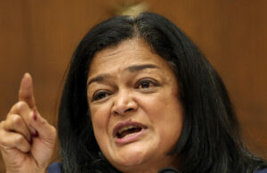 O deputado democrata Jayapal afirma que a procuradora-geral Pam Bondi monitorou suas pesquisas em arquivos de Epstein: ‘ultrajante’ O deputado democrata Jayapal afirma que a procuradora-geral Pam Bondi monitorou suas pesquisas em arquivos de Epstein: 'ultrajante'