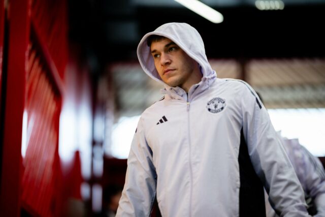 O desastre de Manuel Ugarte mudou permanentemente a política de Michael Carrick e Ruben Amorim como dirigentes do Man Utd dividem imagem