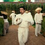 O elaborado palco do intervalo do Super Bowl de Bad Bunny brilha - mas a música desce pela toca do coelho