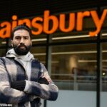 Warren Rajah, 42, foi levado para fora de seu Sainsbury's local depois que a equipe cometeu um erro de reconhecimento facial