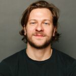 O escritor de 'Nice Indian Boy' Eric Randall assina com Paradigm (EXCLUSIVO)