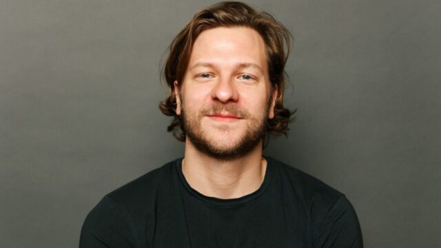 O escritor de 'Nice Indian Boy' Eric Randall assina com Paradigm (EXCLUSIVO)
