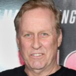 O escritor de 'Pulp Fiction' diz que era 'impossível' fazer seus filmes até que ele fundasse uma produtora de IA: 'Basta colocar a IA na frente dela e de repente você estará na produção de três longas-metragens'