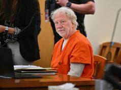 O ex-astro do West Wing, Timothy Busfield, indiciado por quatro acusações de contato sexual com uma criança pelo grande júri Timothy Busfield no Segundo Tribunal Judicial Distrital do Tribunal do Condado de Bernalillo em Albuquerque, Novo México, em 20 de janeiro de 2026