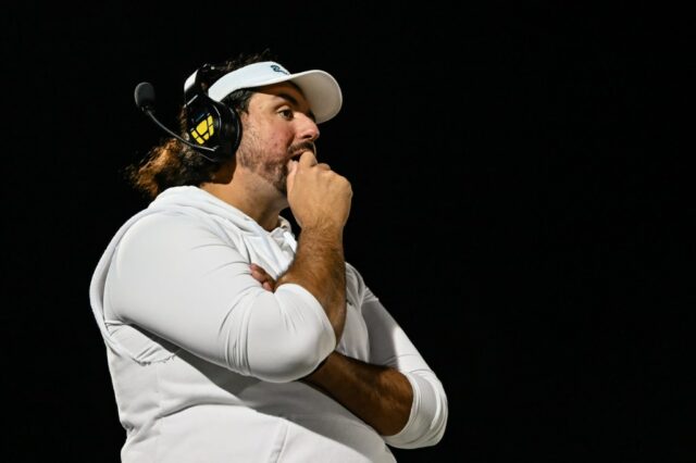 O ex-técnico de futebol americano do Branham, Stephen Johnson, assume o comando do Westmont
