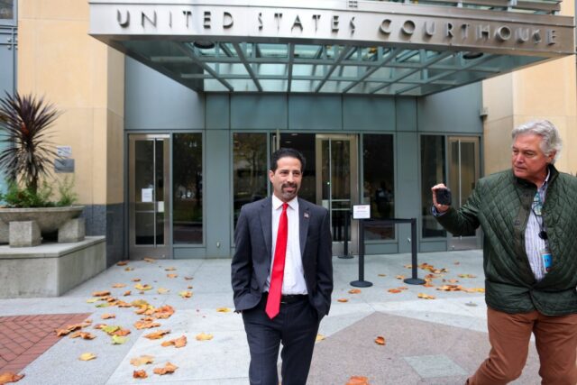 O ex-vereador municipal de San Leandro Bryan Azevedo se declara culpado em investigação federal de corrupção
