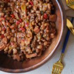 Pegue um balde e um esfregão... porque derramei feijão.