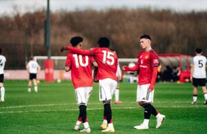 O garoto-prodígio do Man Utd está subindo de nível rapidamente, o desempenho mais recente o deixa mais perto da descoberta do time principal O garoto-prodígio do Man Utd está subindo de nível rapidamente, o desempenho mais recente o deixa mais perto da descoberta do time principal