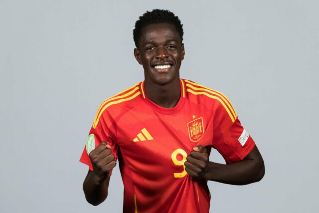 O garoto-prodígio espanhol de propriedade da Ineos assinou com 4 gols em 6 jogos, superando dois talentos do Man Utd
