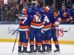 O gol de Bo Horvat na prorrogação leva os Islanders à vitória na montanha-russa sobre os Penguins Matthew Schaefer, nº 48 do New York Islanders, comemorou com seus companheiros de equipe depois de marcar um gol durante o primeiro período, quando o New York Islanders jogou contra o Pittsburgh Penguins na terça-feira, 3 de fevereiro de 2026, na UBS Arena em Elmont, NY.