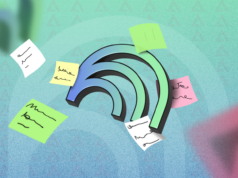 O hack do NotebookLM que transformou minhas anotações bagunçadas em um projeto real Uma mesa com laptop e outros itens de escritório, com o logotipo NotebookLM no centro.