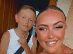 O horror da mãe quando o menino de 11 anos se matou acidentalmente ao cheirar o spray corporal de Ted Baker em seu quarto na mania letal de ‘Chroming’ TikTok Freddie Davis, fotografado com sua mãe Roseanne Thompson, acidentalmente se matou enquanto tentava ficar chapado ao cheirar um spray corporal Ted Baker em seu quarto