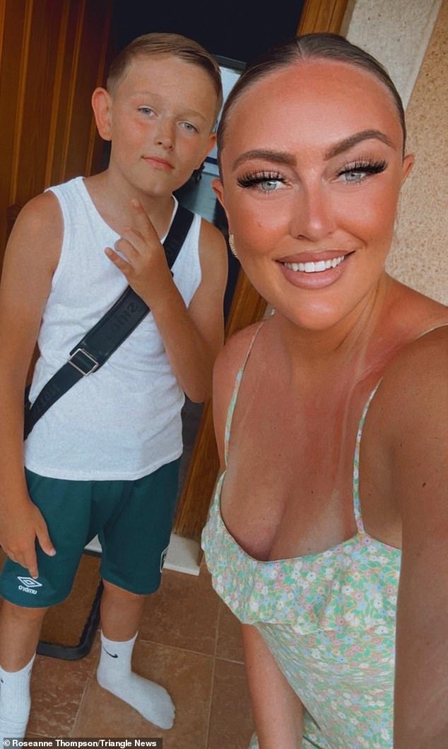 O horror da mãe quando o menino de 11 anos Freddie Davis, fotografado com sua mãe Roseanne Thompson, acidentalmente se matou enquanto tentava ficar chapado ao cheirar um spray corporal Ted Baker em seu quarto