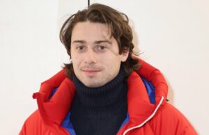 O jogador de hóquei da equipe dos EUA, Quinn Hughes, aparece bêbado durante entrevista ao vivo na TV O jogador de hóquei da equipe dos EUA, Quinn Hughes, aparece bêbado durante entrevista ao vivo na TV