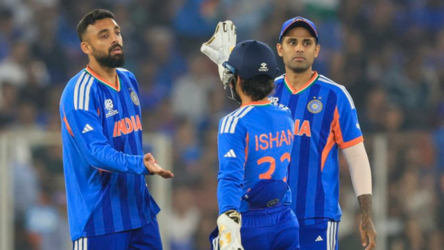 O lance de três postigos de Chakaravarthy ajuda a equipe da Índia a garantir a vitória sobre a Holanda
