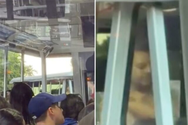 Homem parecendo se despir dentro de um bonde.