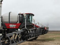 O melão acabou: ‘É sempre bom ajudar na colheita da comunidade local’ O melão acabou: 'É sempre bom ajudar na colheita da comunidade local'