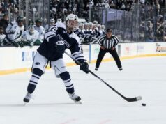O melhor jogador do hóquei, Gavin McKenna, enfrenta acusação criminal por suposta agressão em um bar O atacante do Penn State Nittany Lions, Gavin McKenna (72), tenta arremessar o disco durante o primeiro período contra o Michigan State Spartans no Beaver Stadium.