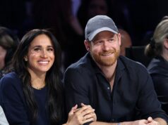 O mistério do novo diamante de Meghan: Duquesa mostra um ‘diamante’ brilhante enquanto especialistas revelam como poderia ser uma ‘atualização de anel de noivado’ para sua mão direita Meghan desfrutou de um encontro noturno esportivo com o Príncipe Harry enquanto o casal ocupava assentos na quadra para o NBA All-Star Game em 15 de fevereiro.