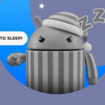 Mascote Android segurando um cronômetro ao lado de uma mulher dormindo, aparecendo na tela de um smartphone.