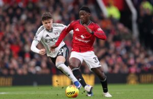 O momento de Kobbie Mainoo aos 14 minutos contra o Fulham foi a resposta mais barulhenta a Ruben Amorim Casemiro comemora com seus companheiros durante a partida de futebol da Premier League entre Manchester United e Fulham, em Old Trafford, em Manchester, Inglaterra, em 2026.