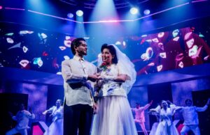 O musical de Imelda Marcos de David Byrne, ‘Here Lies Love’, recebe uma reforma cuidadosa no Taper O musical de Imelda Marcos de David Byrne, 'Here Lies Love', recebe uma reforma cuidadosa no Taper