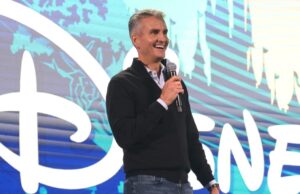 O novo CEO da Disney, Josh D’Amaro, enfrenta grandes questões: ele conquistará Hollywood? Como a empresa administrará Trump? E mais O novo CEO da Disney, Josh D'Amaro, enfrenta grandes questões: ele conquistará Hollywood? Como a empresa administrará Trump? E mais