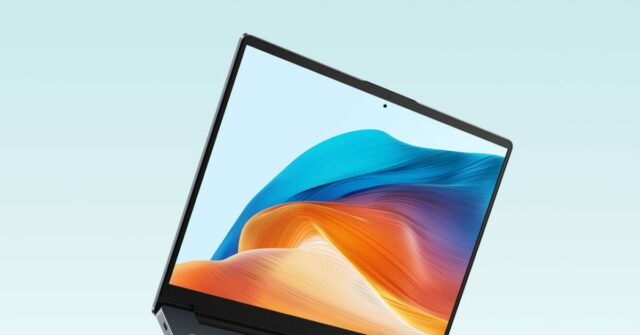 O novo design do MacBook Pro deve ser lançado no O novo design do MacBook Pro deve ser lançado no último trimestre deste ano | A foto mostra laptop com câmera perfurada.