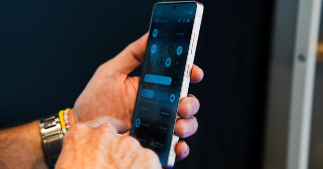 O novo recurso de telefone da Samsung bloqueia olhares indiscretos
