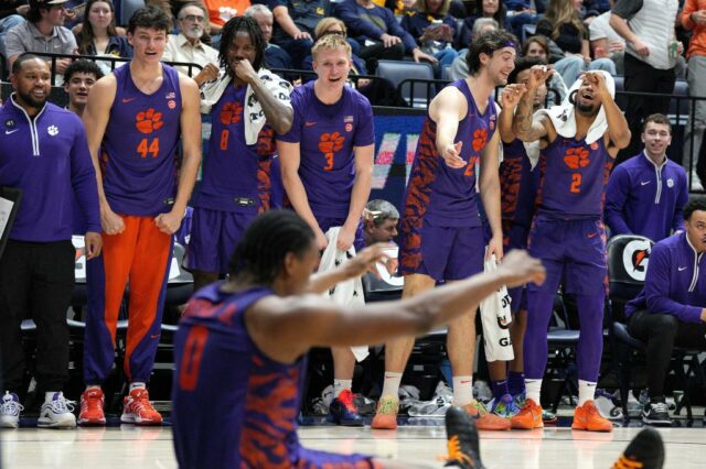 O número 20 Clemson derrota a Califórnia por 77-55, empata com Duke pelo primeiro lugar no ACC
