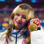 O pai de Alysa Liu explica por que ela se aposentou da patinação artística aos 16 anos