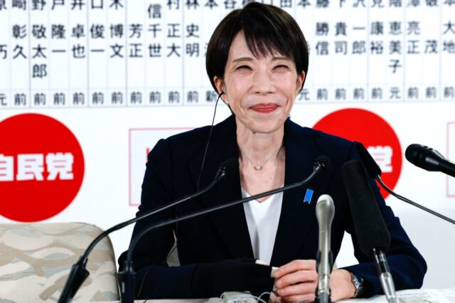 O partido da primeira-ministra japonesa Sanae Takaichi alcança uma vitória eleitoral massiva para manter a 'Dama de Ferro' no poder
