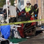 O prefeito de Oakland busca reduzir as varreduras em acampamentos de sem-teto enquanto outros pressionam a repressão