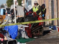 O prefeito de Oakland busca reduzir as varreduras em acampamentos de sem-teto enquanto outros pressionam a repressão O prefeito de Oakland busca reduzir as varreduras em acampamentos de sem-teto enquanto outros pressionam a repressão