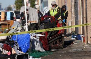 O prefeito de Oakland busca reduzir as varreduras em acampamentos de sem-teto enquanto outros pressionam a repressão O prefeito de Oakland busca reduzir as varreduras em acampamentos de sem-teto enquanto outros pressionam a repressão