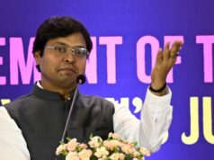 O presidente do Hockey India, Dilip Tirkey, encontra-se com o ministro dos esportes em meio a problemas contínuos O presidente do Hockey India, Dilip Tirkey, encontra-se com o ministro dos esportes em meio a problemas contínuos