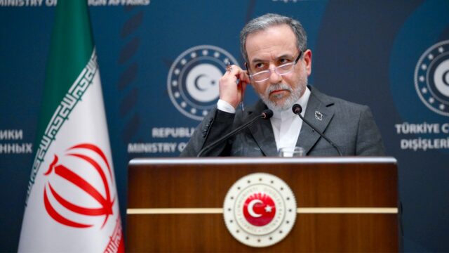 O principal diplomata do Irão diz que o poder da nação reside em desafiar a pressão: “Não às grandes potências”
