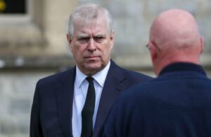 O príncipe Andrew ainda está na linha de sucessão após a prisão por má conduta? Andrew-e-mais-reais-que-foram-presos-GettyImages-2210495972