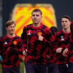 Jayce Fitzgerald saindo do Manchester United.