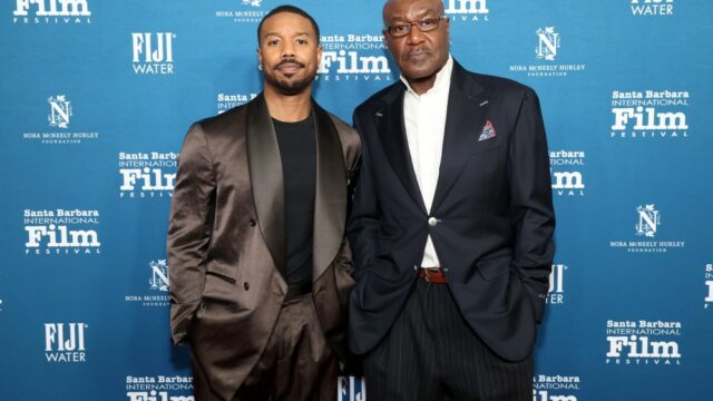 O público do NAACP Image Awards dá a Michael B. Jordan e Delroy Lindo aplausos de pé após a controvérsia do BAFTA N-Word
