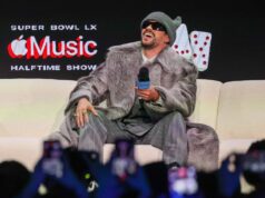 O que Bad Bunny tem a dizer sobre seu show do intervalo do Super Bowl? A superestrela do Super Bowl Halftime Show, Bad Bunny, sobe ao palco durante um pré-jogo do Super Bowl LX e uma conferência de imprensa do Apple Music Halftime Show no Moscone Center em San Francisco, Califórnia, na quinta-feira, 5 de fevereiro de 2026. (Ray Chavez/Bay Area News Group)