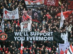 O que Old Trafford cantou aos 57 minutos contra o Fulham respondeu à maior questão do Man Utd em 2026 Casemiro comemora com seus companheiros durante a partida de futebol da Premier League entre Manchester United e Fulham, em Old Trafford, em Manchester, Inglaterra, em 2026.