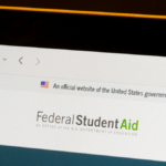 O que aconteceu quando um golpista de ‘estudante fantasma’ fez empréstimos estudantis em meu nome